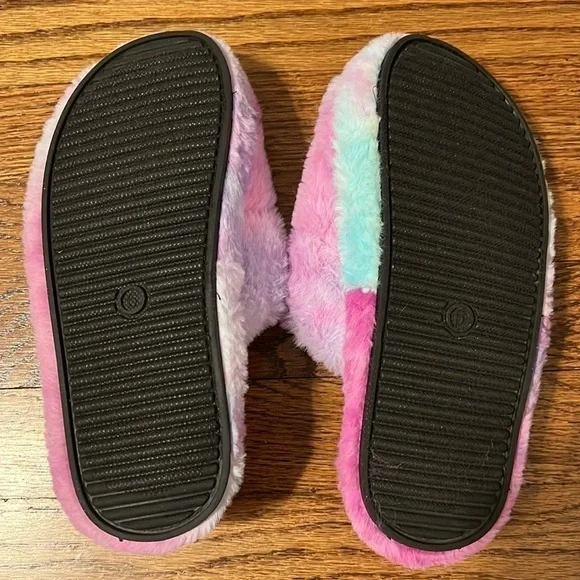 Olivia Miller Women’s Slipper - Picture 3 of 6